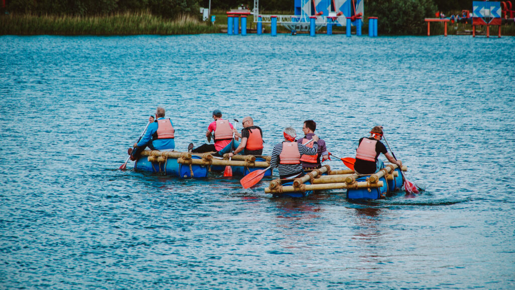 Programma's - Expeditie Robinson - Waterrace - in actie op water